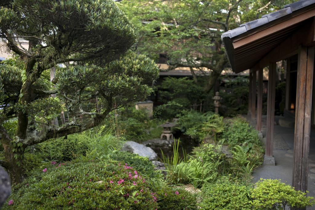 Hotel Arima Onsen Tocen Goshobo Kōbe Exterior foto The garden of the house